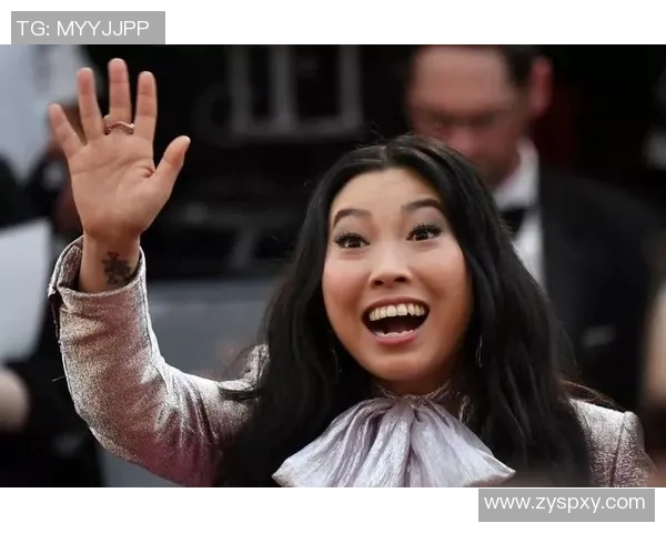 足球明星因家庭纠纷被妻子当众打脸引发热议网友热评不断